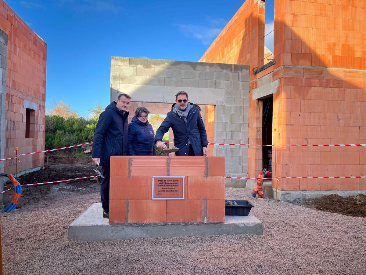 pose de la première pierre des logements